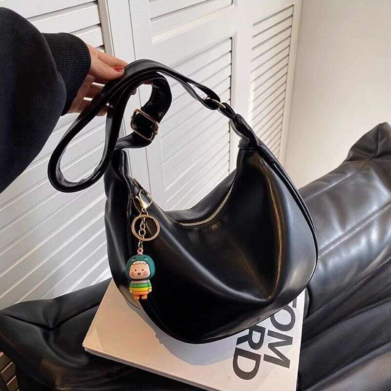 Real leather high-end handbag 2025 new sports and leisure lazy style dumpling for women crossbody shoulder crescent shaped bag