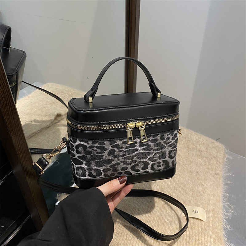 Leopard Print Bucket 2025 Spring/summer New Korean Version Personalized Single Shoulder Crossbody Contrasting Color Luxury Bag New Free Delivery Desig