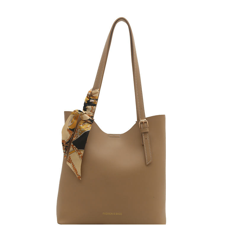 Single Shoulder Fashionable Large Capacity Simple New Free Delivery Designer Bag Temperament Commuting Luxury Bag New Versatile Texture Armpit Bag Wom