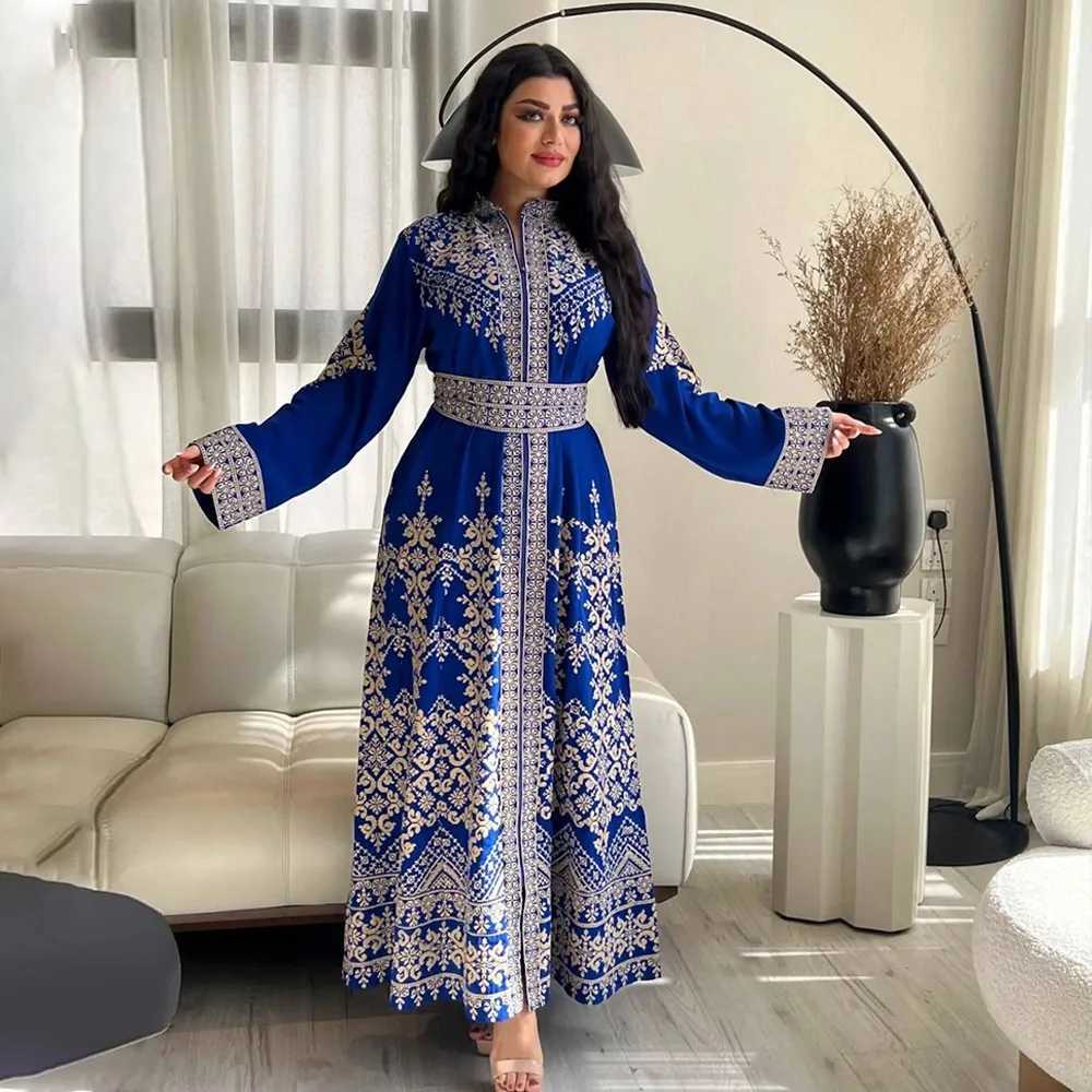 New Style Fashionable Printed Zip-up Robes in Dubai Saudi Arabia. Middle Eastern Ethnic Style Dresses for Women with Belts. X250514