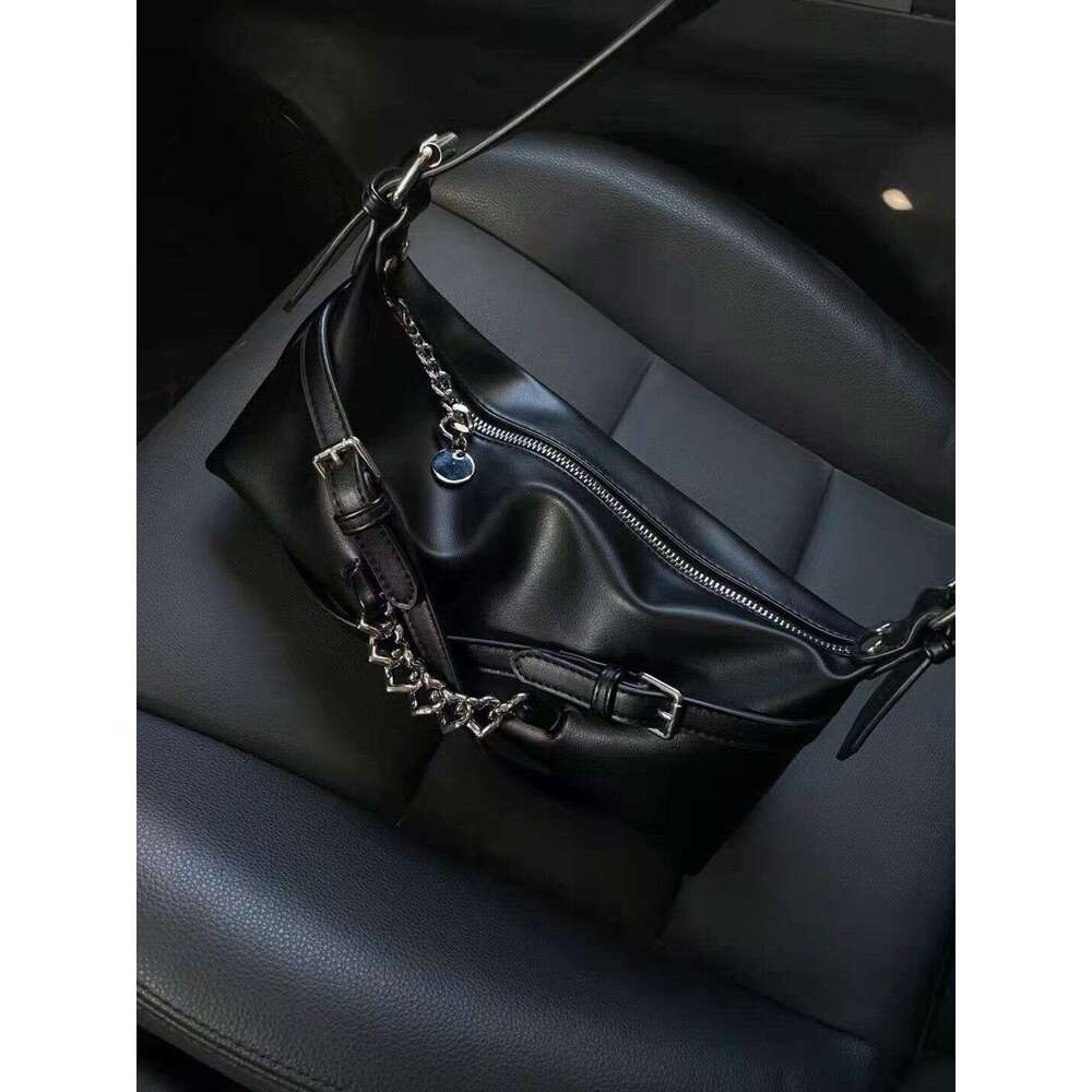 Underarm summer new casual versatile trendy and cool girl motorcycle bag niche high-end handbag for women