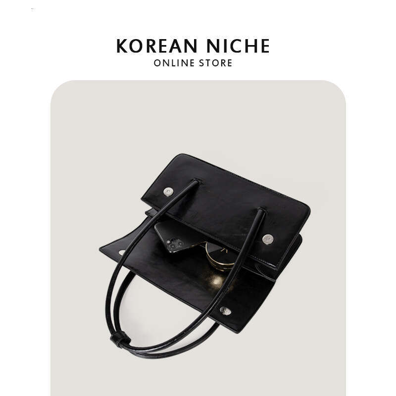 Women's New Korean Version Of Handbag With Niche Design, Oil Wax Leather Single Shoulder Underarm Bag, High-End Texture, Fashionable Portable Tot