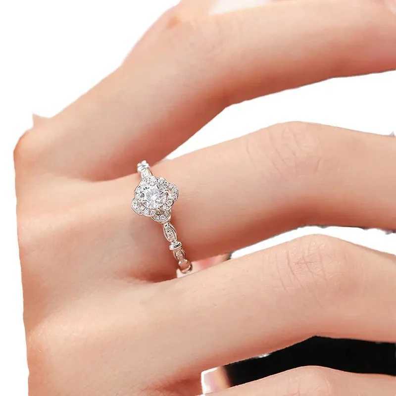 YIZIZAI Silver Color Flower Ring Sparkling Zircon Wedding Rings for Women Engagement Party JewelryXJ250514
