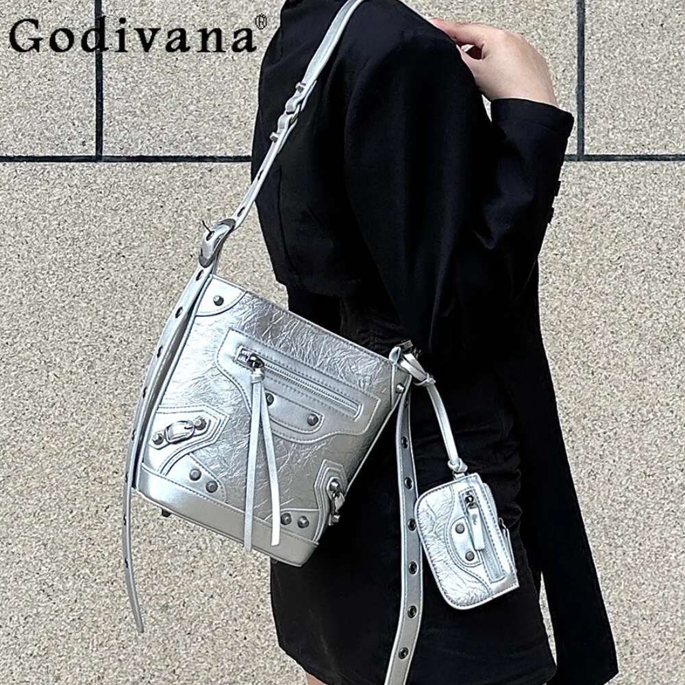 Punk Hot Girl Style Bucket Y2k Rivet Fashion Shoulder Female Tote Versatile Bags Crossbody Bag Handbag