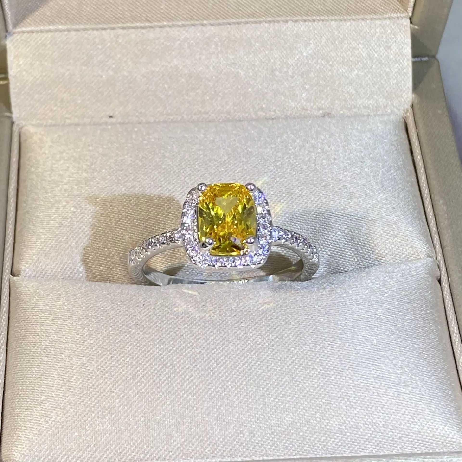 2022 Classic Simulation Zircon Gold Plated Ring Women Fashion Fancy Yellow Cushion Square Diamond Wedding Ring Proposal RingXJ250514