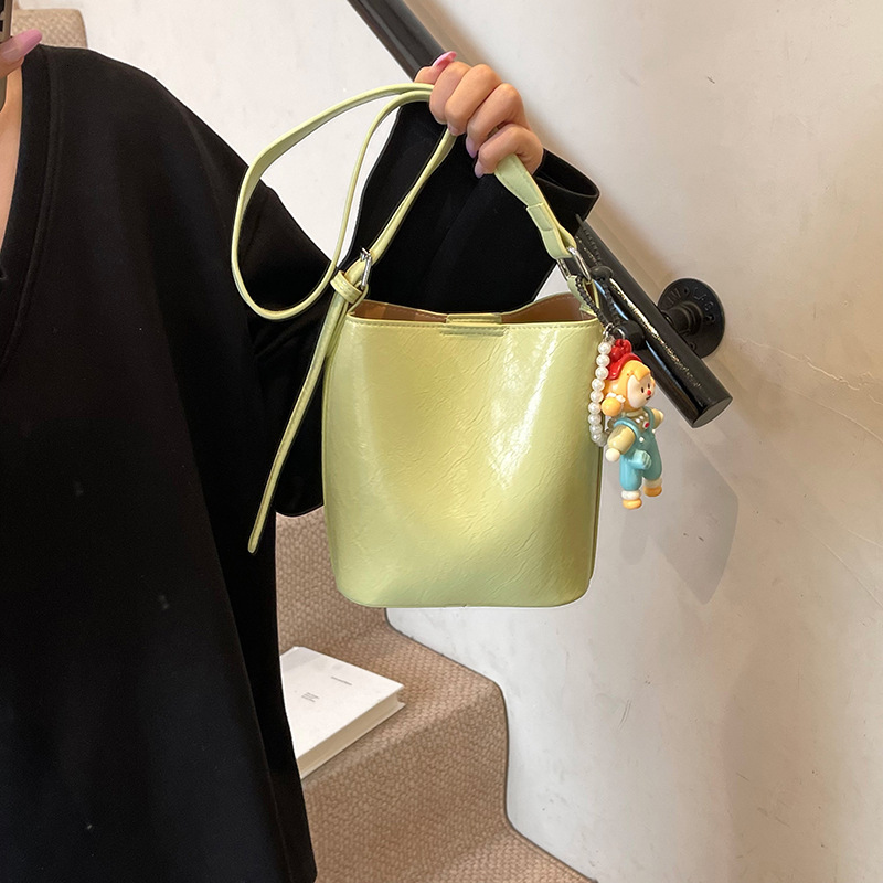 Korean niche underarm for women 2025 new trendy spring fashion bucket simple large capacity shoulder bag