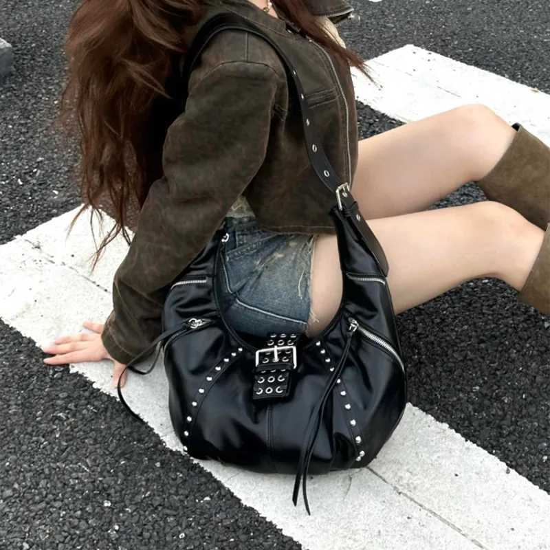 Niche Trend Hot Girl Motorcycle Bag Ladies Large Capacity Versatile Handbag Fi Shoder Horn Bag Underarm Bags Z250514