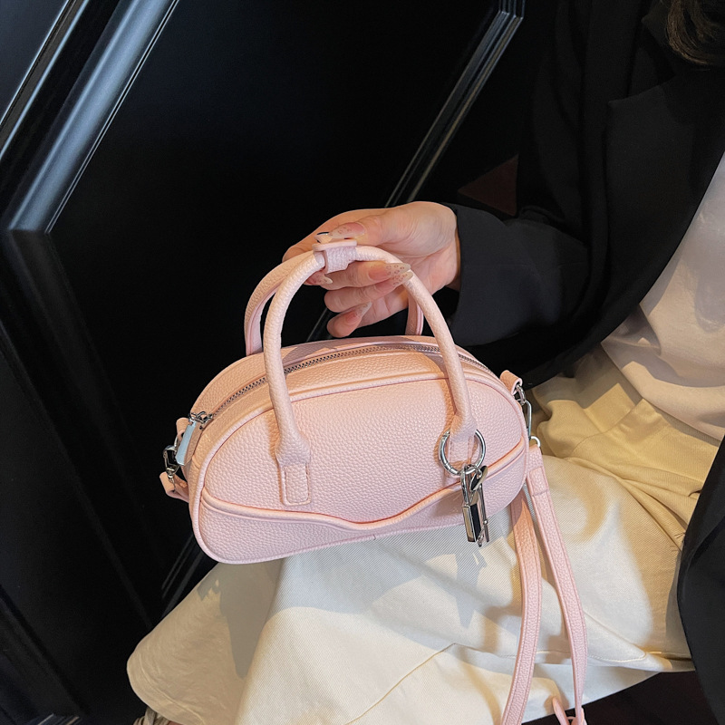 2025 new designer bag, fashionable and niche design, portable bowling, 2025 new temperament, Korean commuting crossbody bag, atmospheric retro tempera