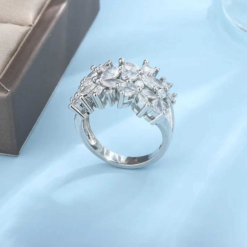 925 Silver Petal Rotating Ladies Ring Natural Zircon Rose Gold Ladies Wedding Bridal Luxury Fashion Jewelry Rings for WomenXJ250514