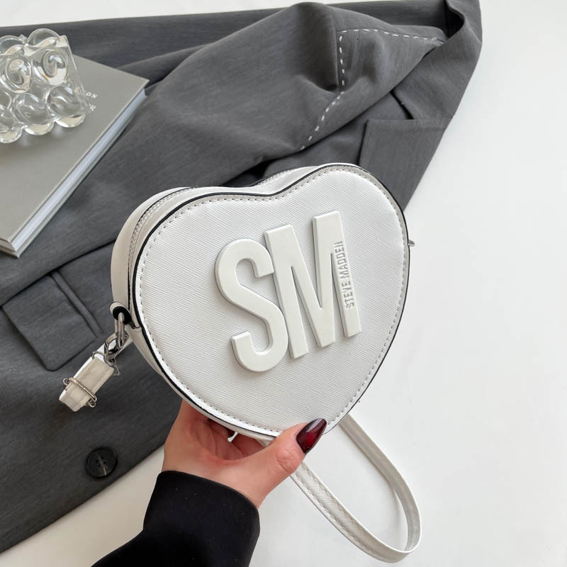 Girl 2025 Luxury Bag Valentine's Day New Fashionable Popular Letter Solid Color Heart New Free Delivery Designer Bag Shaped Shoulder Trendy Women