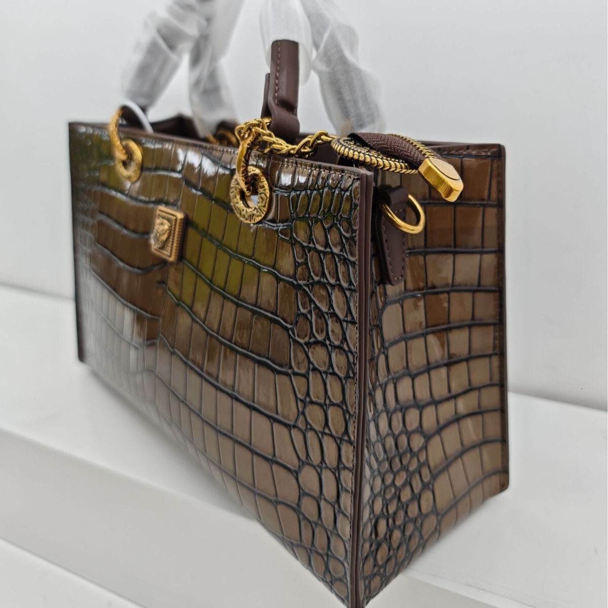 Free shipping on 2025 new designer bags Light luxury leather handbag women's 2025 niche high-end sense large capacity crossbody versatile tote ba