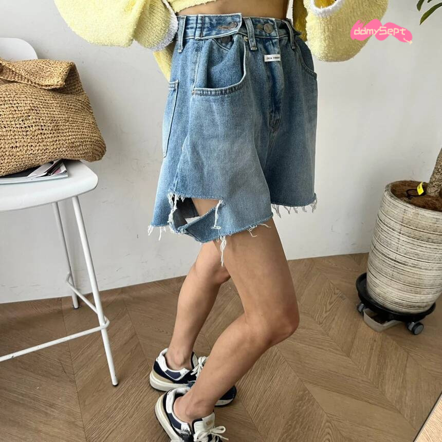 Summer Vintage Tassel Hole Women's Denim Short Pants 2025 New High Waist Button Casual Loose Jeans Shorts for Women ddmysept