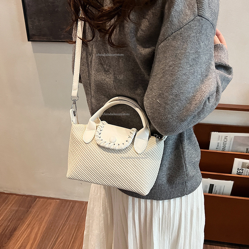 Women's Fashion Shoulder Bag 2025 Free Shipping Designer Bag Sweet Style Woven Dumpling Handbag Casual Fashion Versatile Student Phone Bag Shoppi