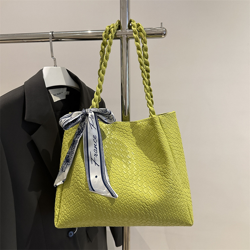 High End Internet Celebrity Women's Large Capacity Fashionable Textured Shoulder Bags New Free Delivery Designer Bag Popular Commuting Luxury Bag