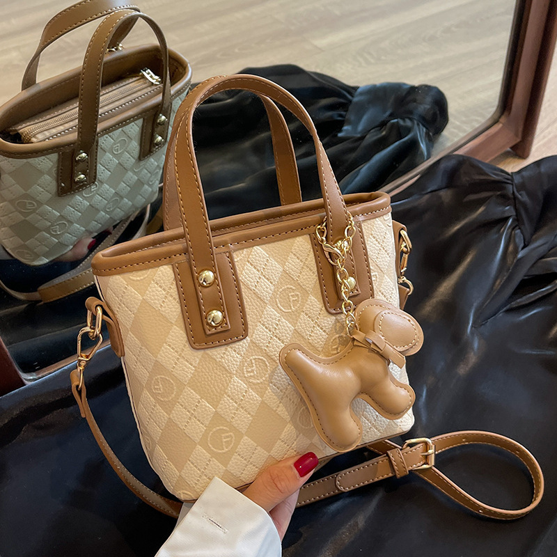 2025 New Style Bag Korean Women's Western Style New Slant Body Small Bag Designer High end Feeling Light Luxury Diamond Grid Handheld Bucket Bag 