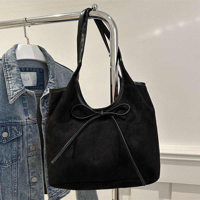 Outdoor Fashion Large Luxury Bag Capacity Tote For Women 2025 New Autumn And Winter Style Armpit Bag New Free Delivery Designer Bag Niche Bow Single S