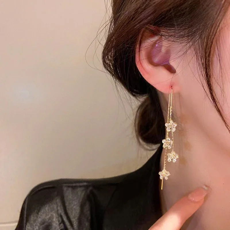 Elegant Zircon Flower Tassel Gold Color Ear Wire for Women Fashion Exquisite Sweet Temperament Ladies Party Jewelry Gifts 250513