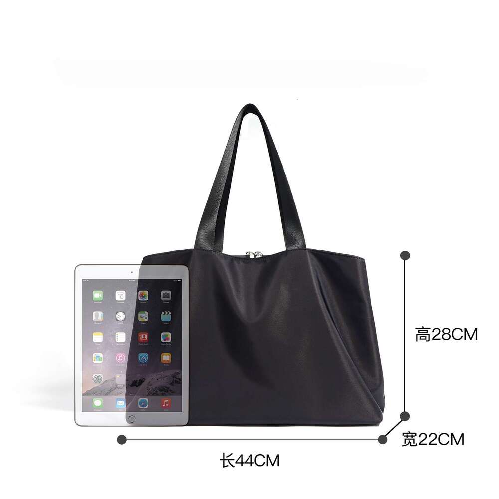 Unisex Minimalist High-End Lightweight Nylon Travel Handbag That Is Versatile Fashionable Large Capacity Multi Compartment Shoulder Bag