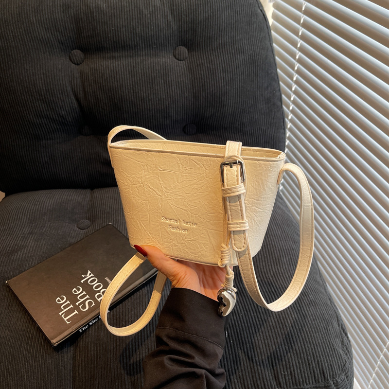 This year's popular small bags for women's summer 2025 new style simple and versatile single shoulder crossbody casual bucket bag
