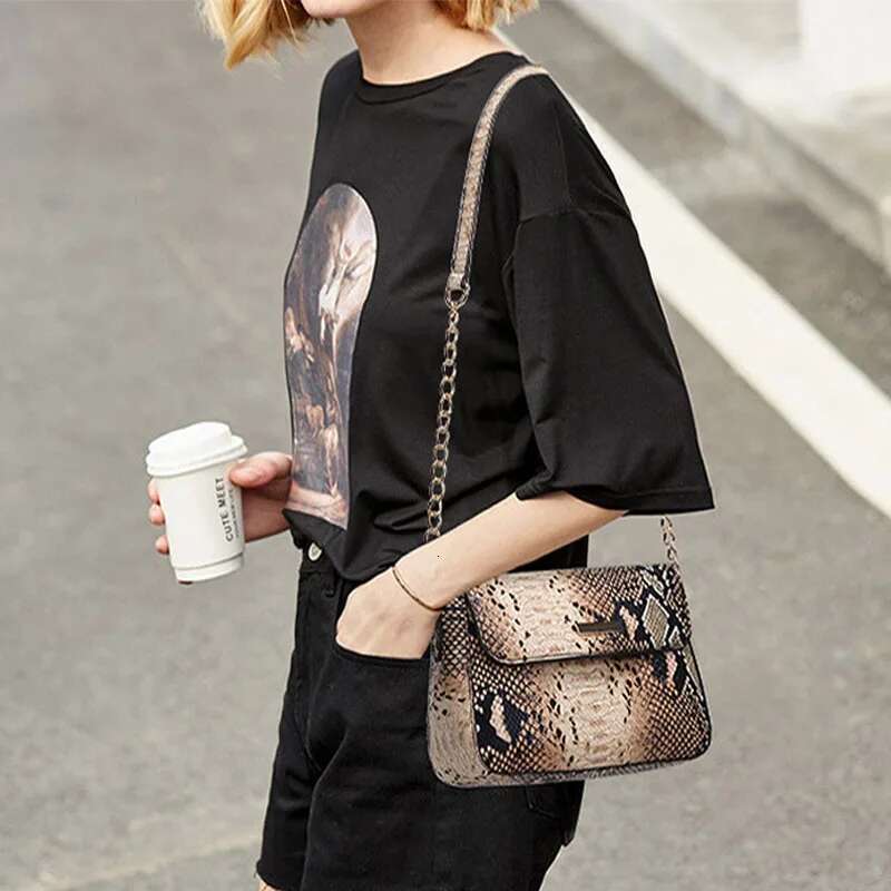Female PU Matte Leather Chain Crossbody Bags New Fashion Small Snake Print Flap Shoulder Handbag for Girls Square Messenger Bag