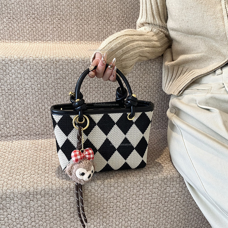 Casual Women's Handbag Free Shipping Designer Bag Lingge Fashionable Color Contrast Crossbody Bag New Cute Single Shoulder Phone Bag Makeup Bag