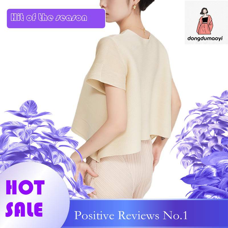 dongdumaoyi Button niche chiffon shirt, 2023 summer new round neck short sleeved top, pleated design, stylish