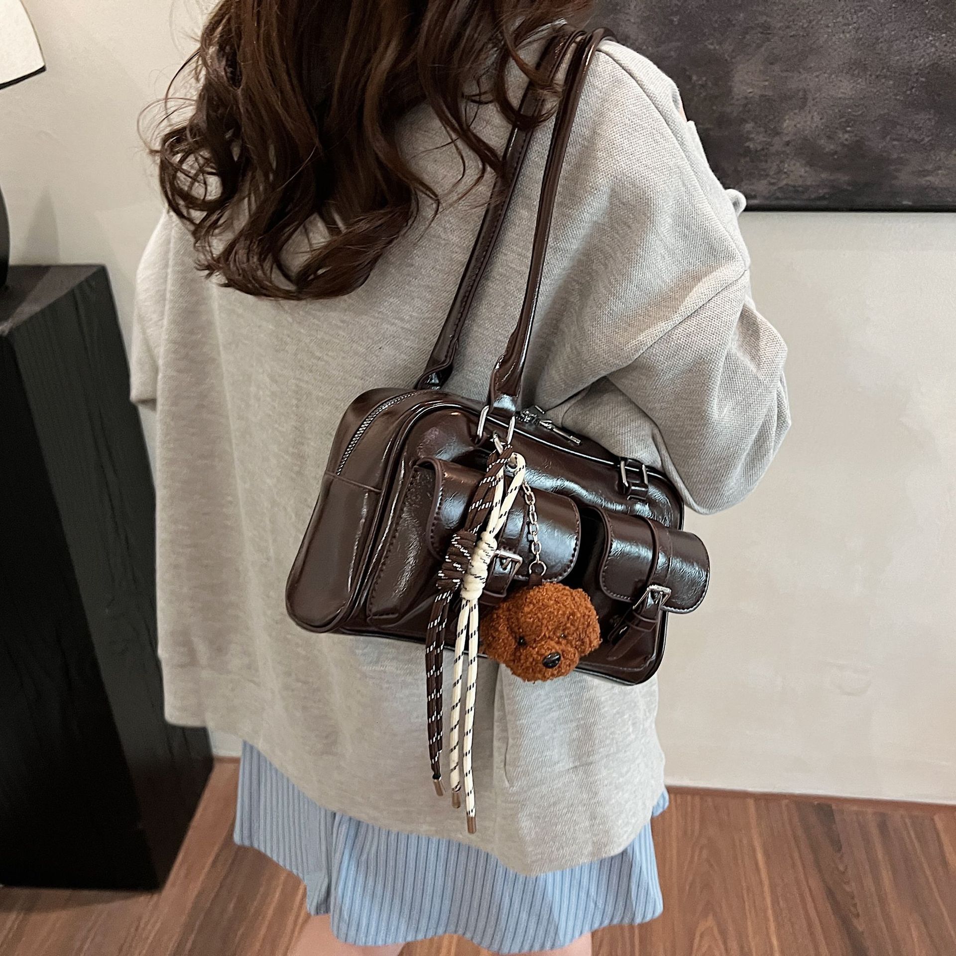 25 year black swan pillow bag, women's new style, light luxury, niche pu, high-end feeling, hand-held bill of lading shoulder bag
