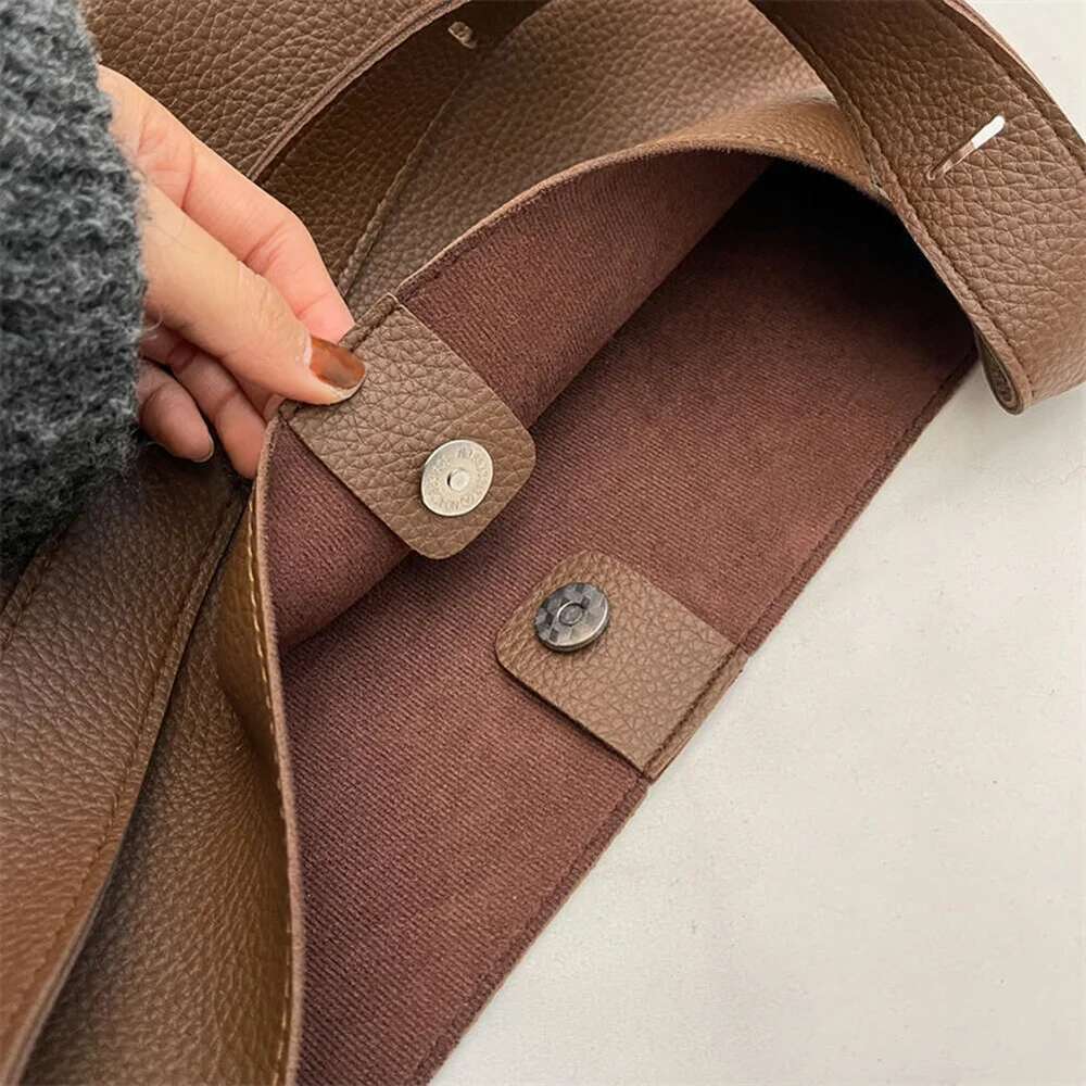 Retro Bucket Women 2023 New Advanced Texture Commuter Messenger Bag Adjusted Shoulder Strap Handbag With Mini Purse