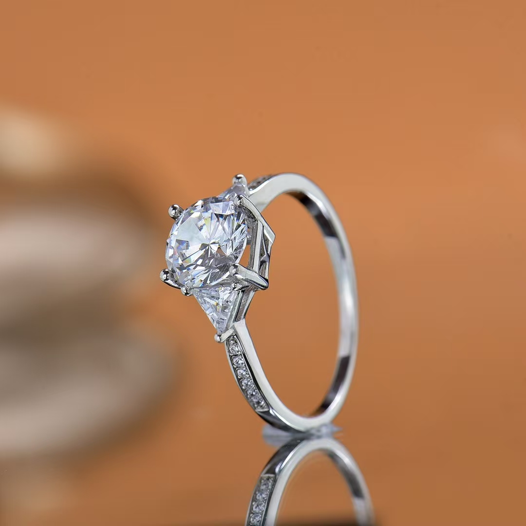 100% 925 Sterling Silver Ring Stylish and Luxurious with a Sense of Design 2-Carat Triangle Maze Ring for Valentine's Day Gift