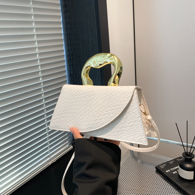 2025 New Free Delivery Designer Bag Spring/summer New High End Luxury Bag Niche Design This Year's Popular Temperament And Texture Handheld Singl