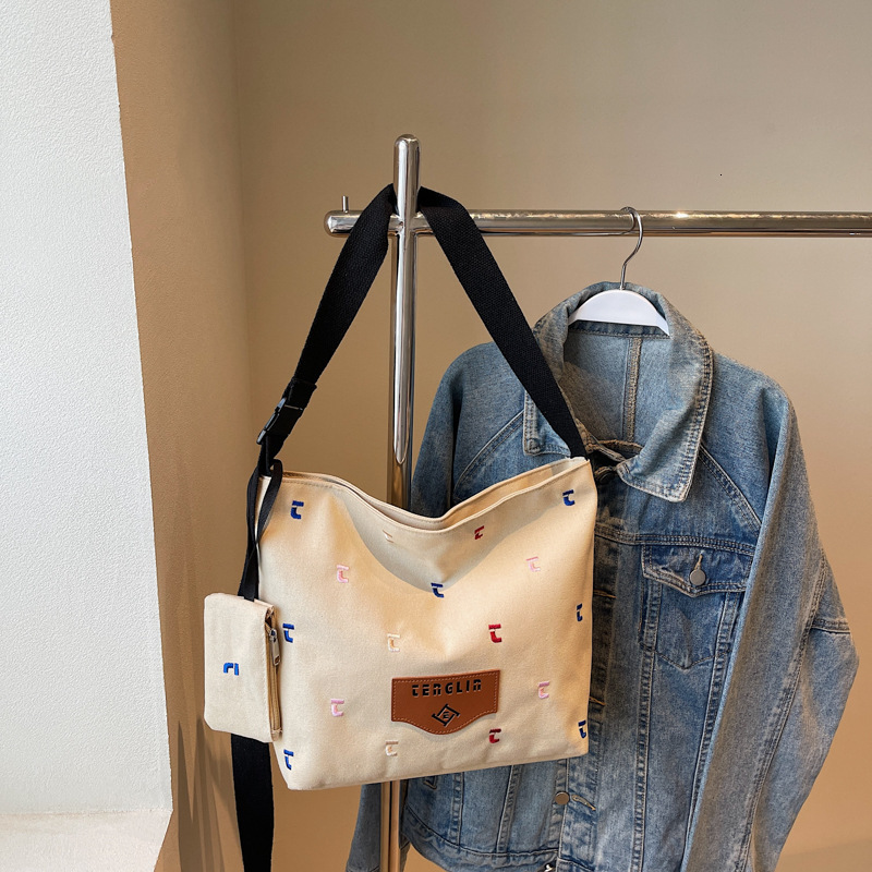 2025 Winter Large Capacity Shoulder College Student Girls Leisure Versatile Canvas Bag Wear New Free Delivery Designer Luxury Bag Resistant And Waterp