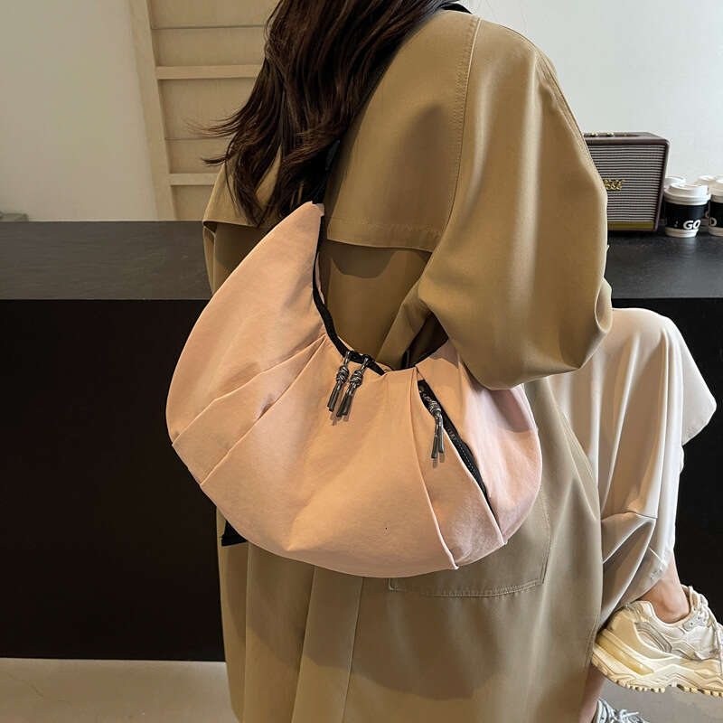 French Style Minimalist Pleated Crossbody 2024 Autumn/Winter New Large Capacity Shoulder Bag Personalized Casual Crescent Handbag