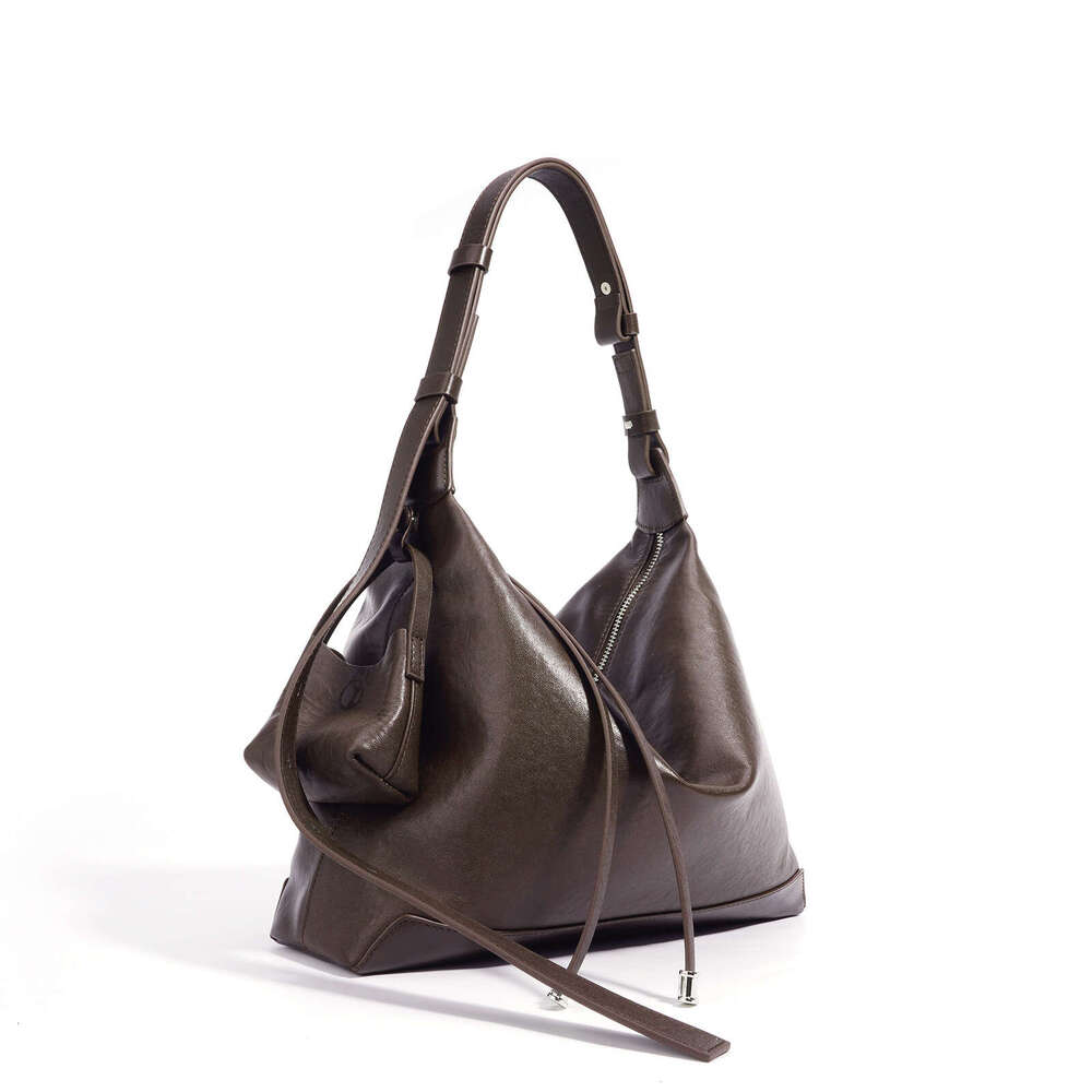 2025 New Design Layer Vegetable Tanned Cowhide Shoulder Bag Large Capacity Commuting High-End Feeling Fashionable Armpit Bag