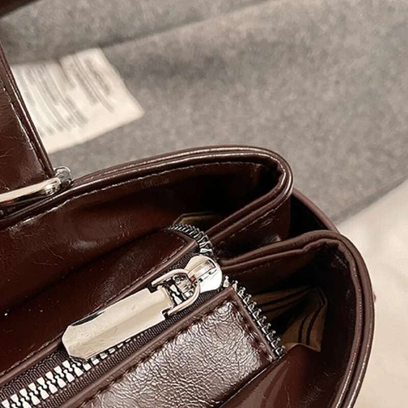 Retro Belt Buckle Design Shoulder Satchels Bag For Women 2025 New In Designer Handbags Branded Fashion Totes With Pendant