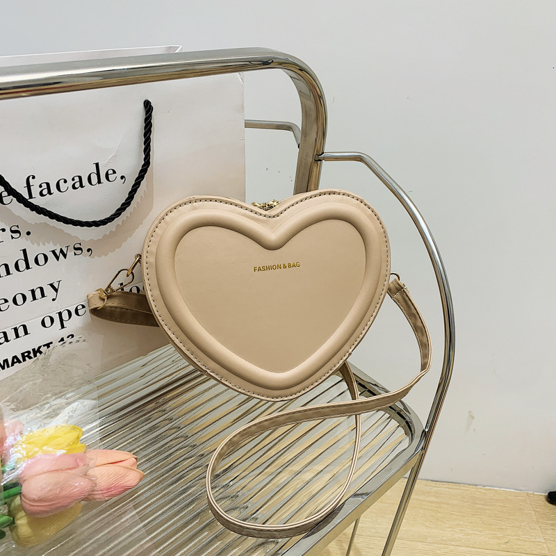 Free Delivery Designer Bag Fresh Wind Women 2025 Love Trendy Women's Heart Shaped One Shoulder Crossbody For Girls Cute Mini Bag Luxury Bag