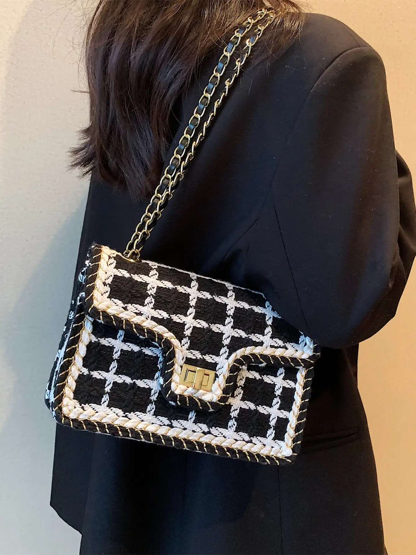 2025 new bag black and white plaid woolen casual crossbody bag women's shoulder bag designer with top handle fashionable square bag personality t
