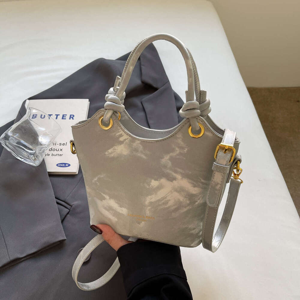 2025 New Women's Handheld Crossbody Dual Purpose Simple Fashion Versatile Lightweight Commuter Shoulder Bag