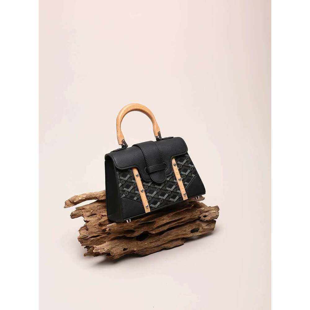 Retro Designer Bags With Classic Letter Printing Popular Portable Square Bag For Party And Banquet