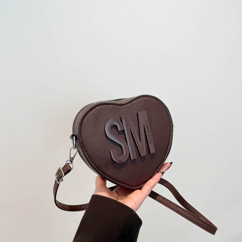 Girl 2025 Luxury Bag Valentine's Day New Fashionable Popular Letter Solid Color Heart New Free Delivery Designer Bag Shaped Shoulder Trendy Women