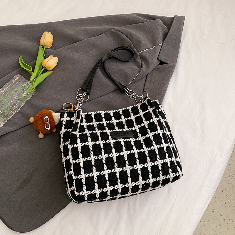 Free Delivery Designer Bag Makeup Classes Large Capacity Fashionable Korean Version Commuting Women's Tote 2025 New Versatile Ins Single Shoulder