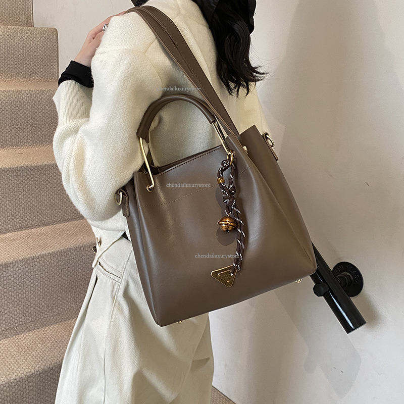 2025 Fashion Women's Handbag Free Shipping Designer Bag Daily Leisure High Quality Soft Leather Commuter Shoulder Bag Multi Functional Crossbody 