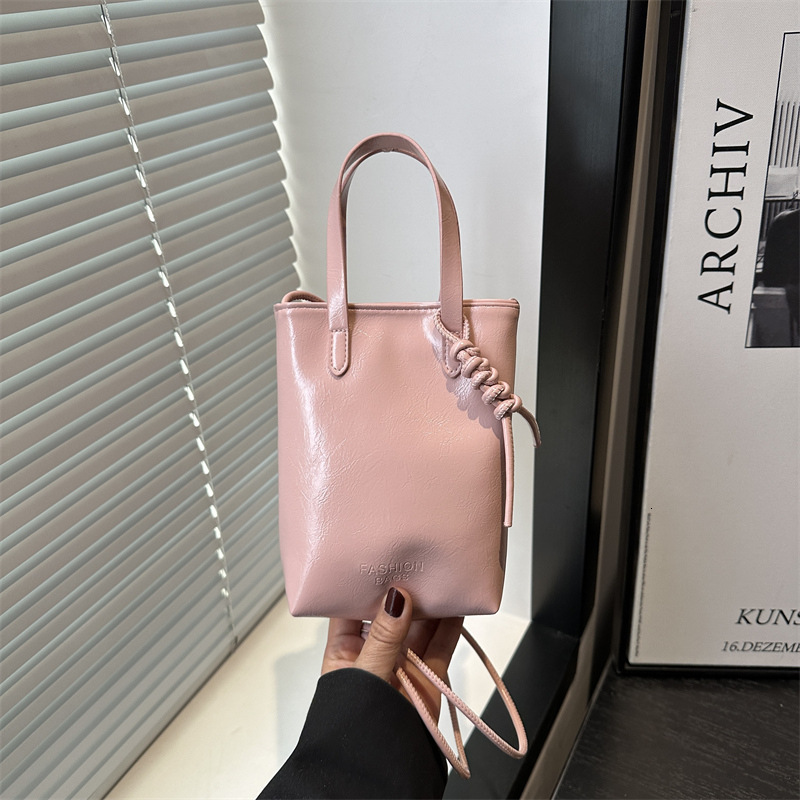 Free Delivery Designer Bag Small Holding Mobile Phone Fashionable And Versatile For Women Silver High End Feeling 2025 New Summer Handheld Shoulder Cr