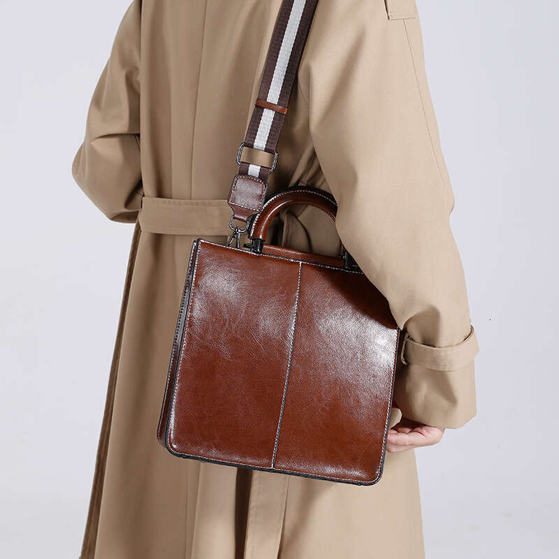 Tote Bag Oil Wax Cowhide For Women S High End Commuting Handbag New Large Capacity Single Shoulder Bag KQ