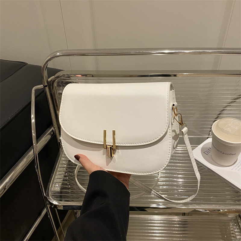 Popular New Free Delivery Designer Bag New Trendy Internet Red Envelope Style For Women Handheld Small Square Bag Stylish Luxury Bag Single Shoulder C