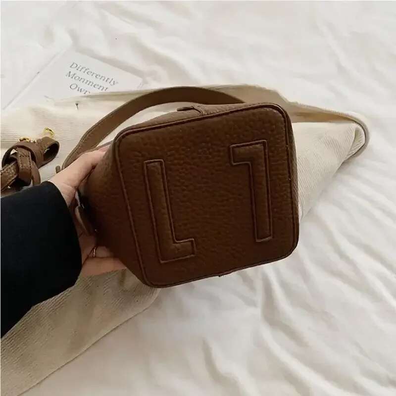 French Style PU Leather Bucket Bag Large Capacity Crossbody Shoulder Purse Retro Fashion Handbag For Commuting Travel