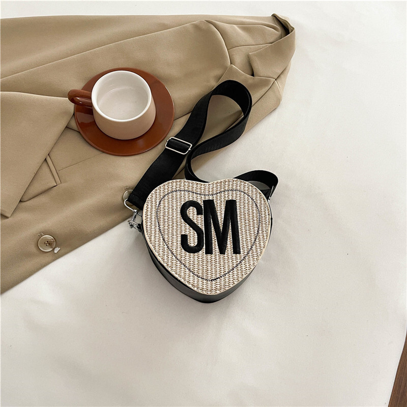 2025 New Niche Design Heartshaped Peach Shaped Luxury Bag Shoulder Crossbody Bag New Free Delivery Designer Bag Trendy Casual Letter Women's Bag