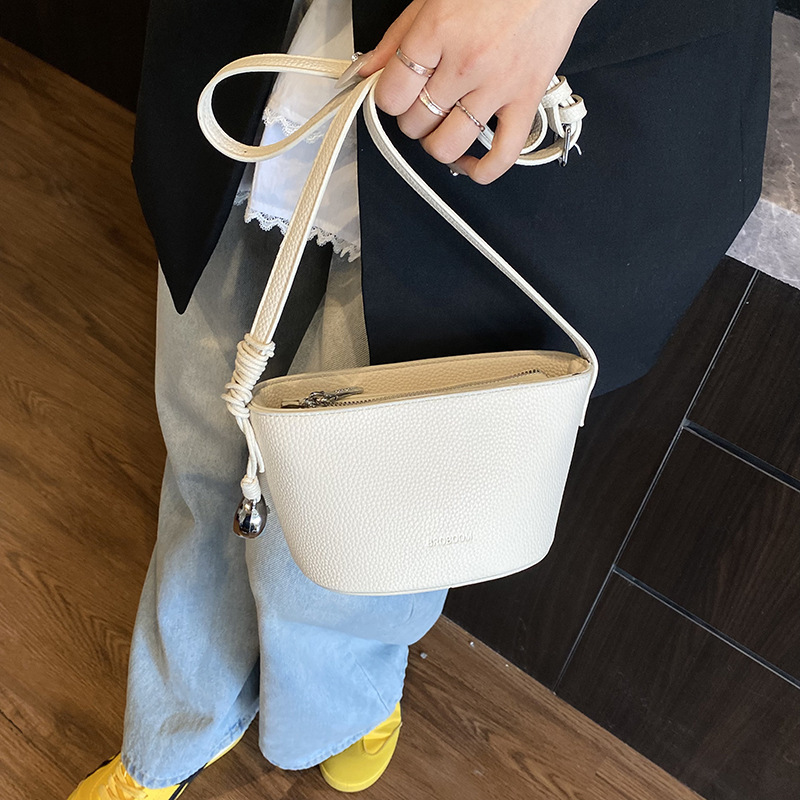 Korean niche design women's 2025 new simple and fashionable bucket versatile casual shoulder crossbody bag