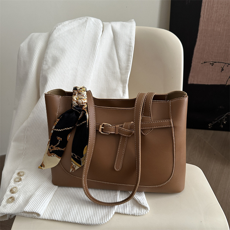 New Free Delivery Designer Bag Bag Women's 2025 Spring/summer New Korean Style Fashionable Large Capacity Tote Bag Luxury Bag For Work Commuting 