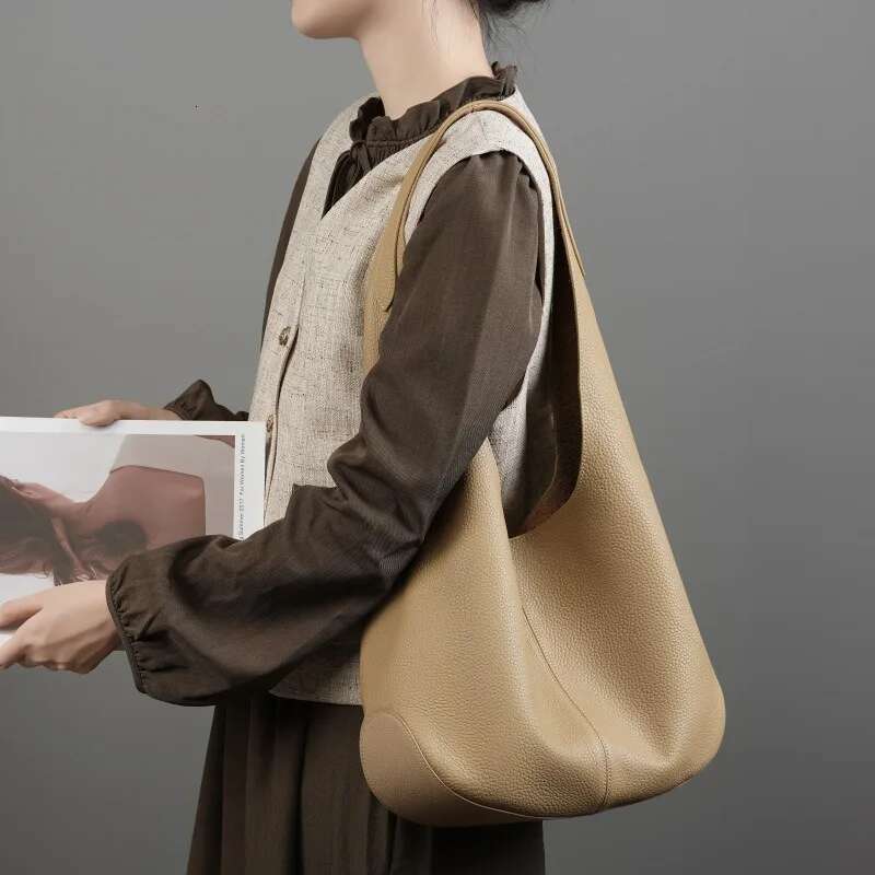 2025 new design bucket large capacity top layer tote bag, high-end feeling, underarm single shoulder leather bag