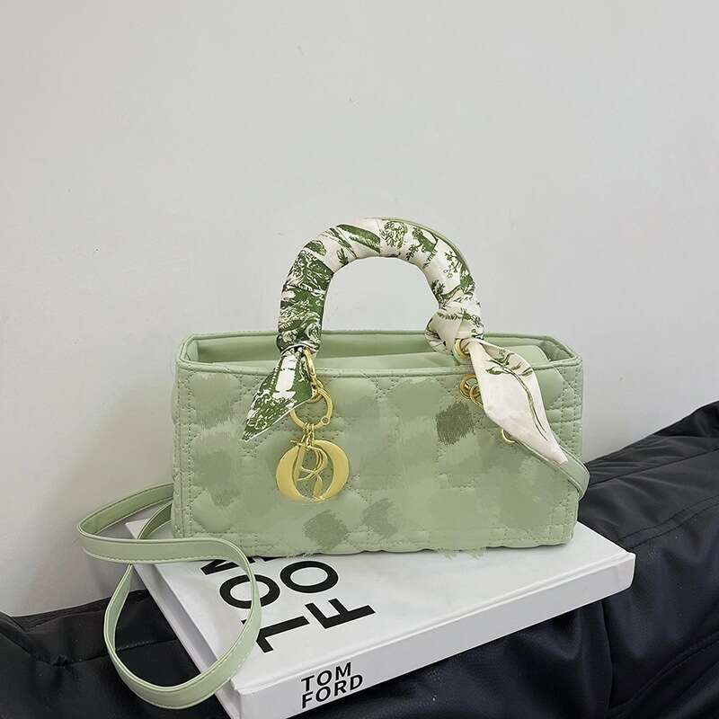 Classic Embroidered Diamond Grid Handbag, High-End Texture, Fashionable And Stylish Single Shoulder Bag, Versatile Crossbody Women's Bag